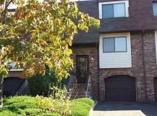 2005 N Oaks Blvd, North Brunswick, NJ 08902
