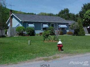 8 Pinewood Hollow Rd, Queensbury, NY 12804