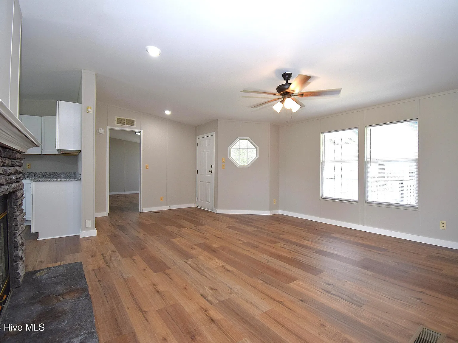Studio, 2.0 bath, 1650 sqft, $1,400 — Photo 4