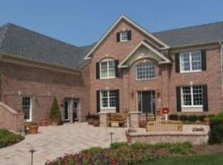 4 Turnbury Ct, Hawthorn Woods, IL 60047