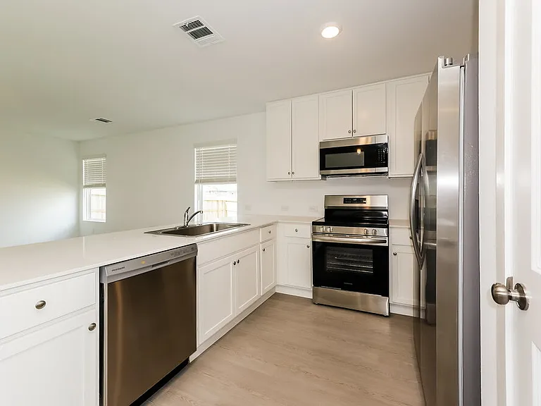 16118 Hatton Dr — Photo 7