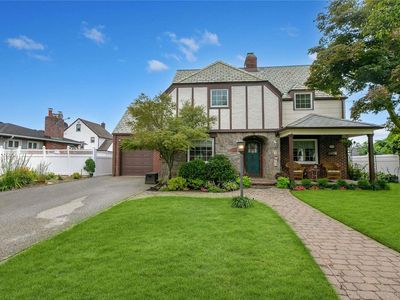 121 6th Street, Hicksville, NY, 11801