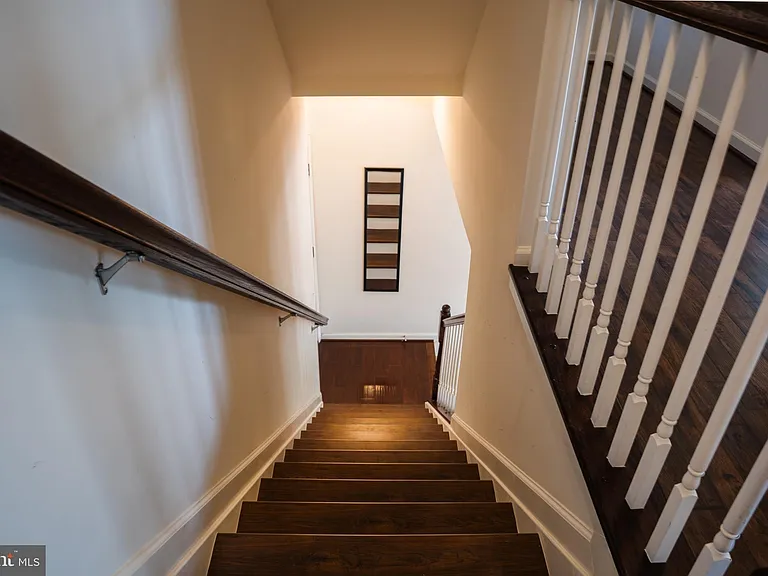 42243 Canary Grass Sq — Photo 15
