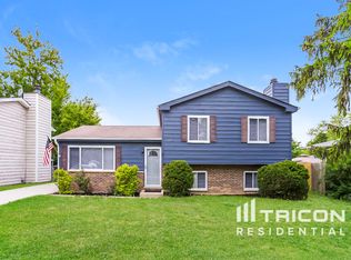 614 Allanson Rd, Mundelein, IL 60060