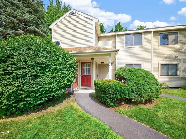 204 Victory Way, Halfmoon, NY 12065