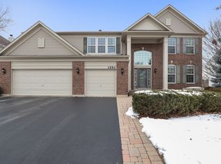 1550 McClellan Dr, Lindenhurst, IL 60046