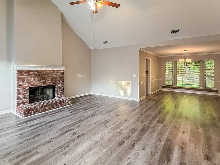 520 Brooksdale Dr — Photo 4