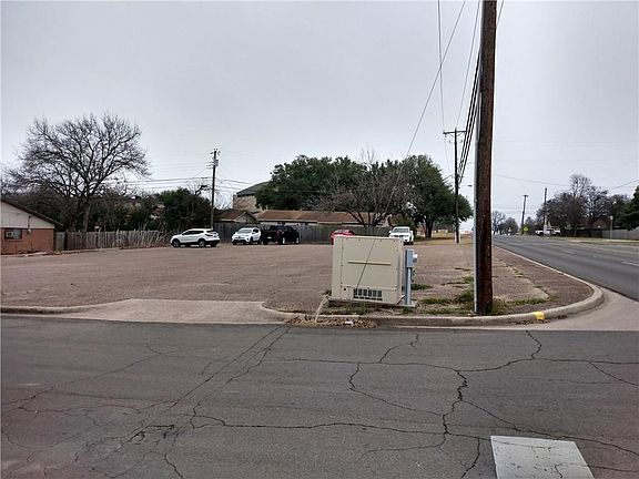 2nd image of 405 Estates Dr