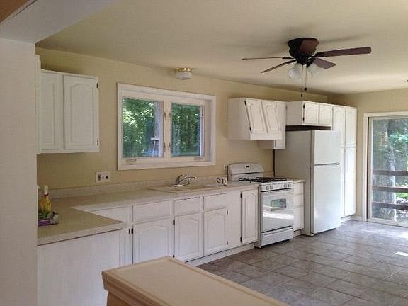 Kitchen remodeled 2 years ago: New Countertops, tile floor, New Used Appliances