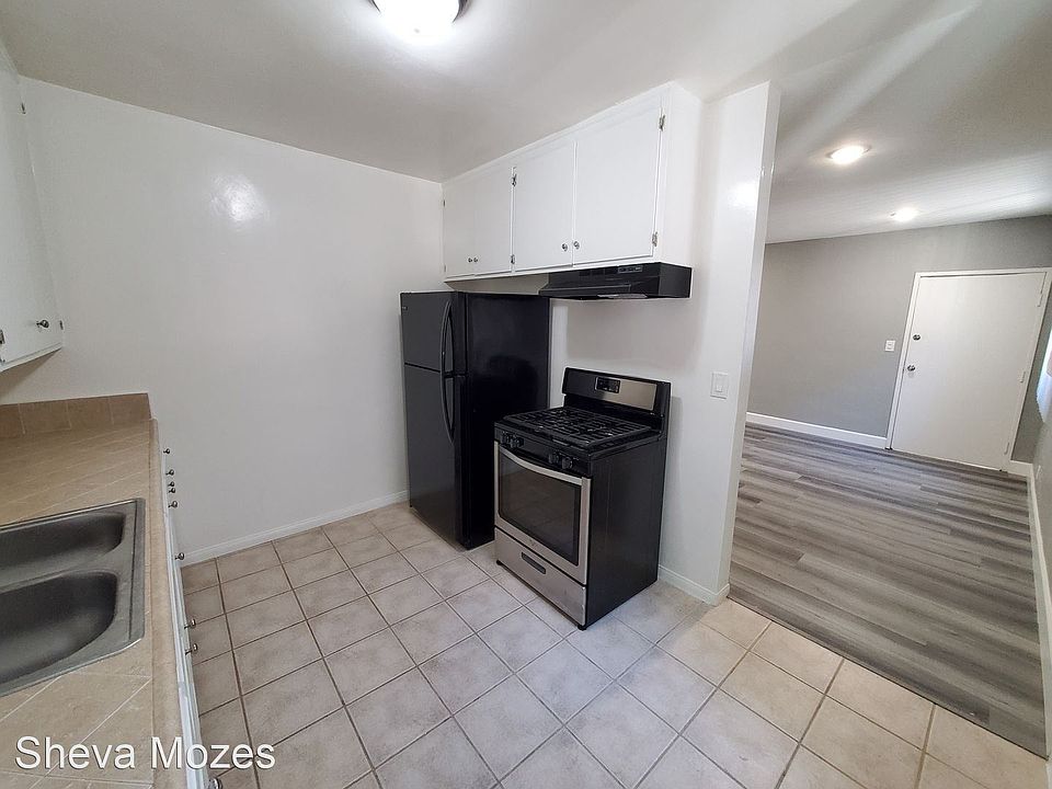 1st image of 916 Robinson St #1