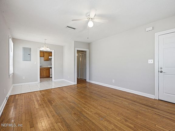 5th image of 2614 COLLEGE Street #1-4