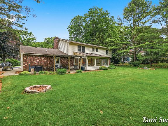 5th image of 17484 Beech Hill Dr