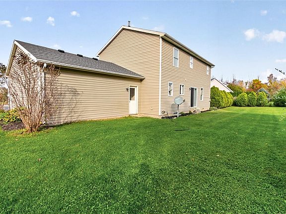 4th image of 704 Lake View Knls