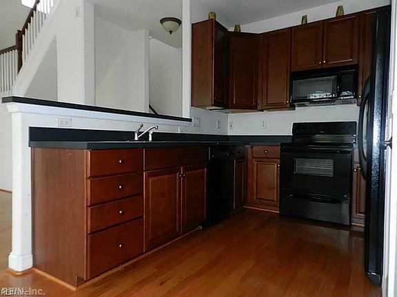 3rd image of 4400 Barkingdale Dr