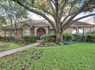 2402 Green Park Dr, Arlington, TX 76017