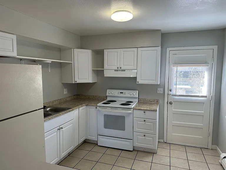 350 Vehr Dr — Photo 2
