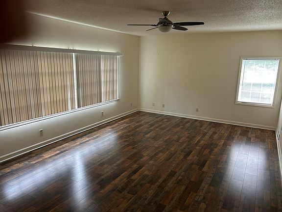 4th image of 109 Cedar Trails Ct
