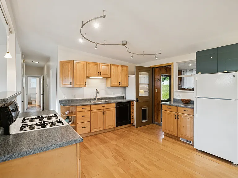 3485 S Fleetwood Dr — Photo 7