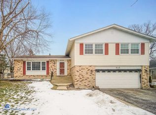 645 Clearview Ct, Algonquin, IL 60102
