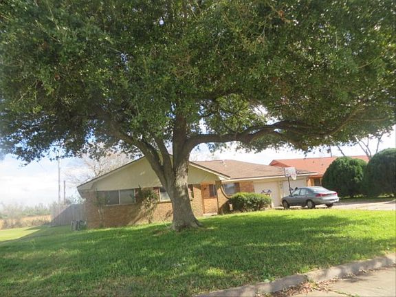 2nd image of 702 Longfellow Dr