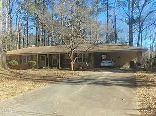 290 E Lake Dr, Fayetteville, GA 30214