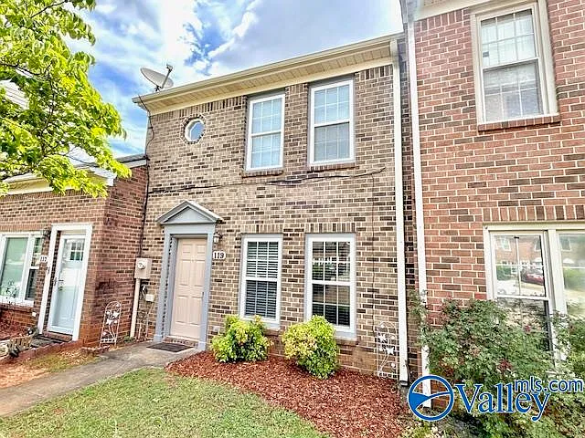 2 bed, 2.5 bath, 1330 sqft, $1,500 — Photo 2