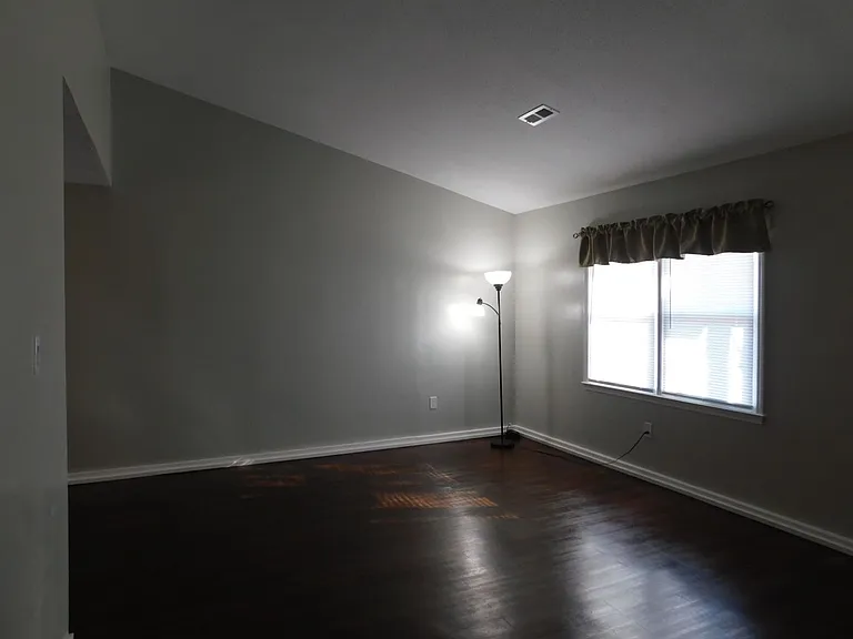 605 Hayden Ct — Photo 5