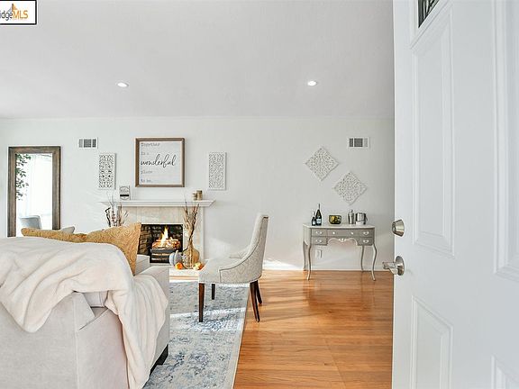 3rd image of 53 Oceanside Dr