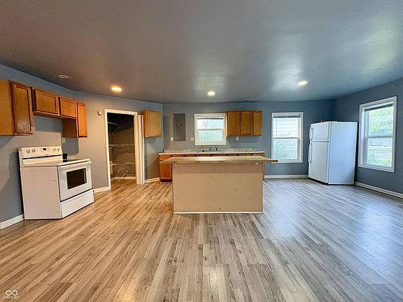 4th image of 2230 N Arsenal Ave
