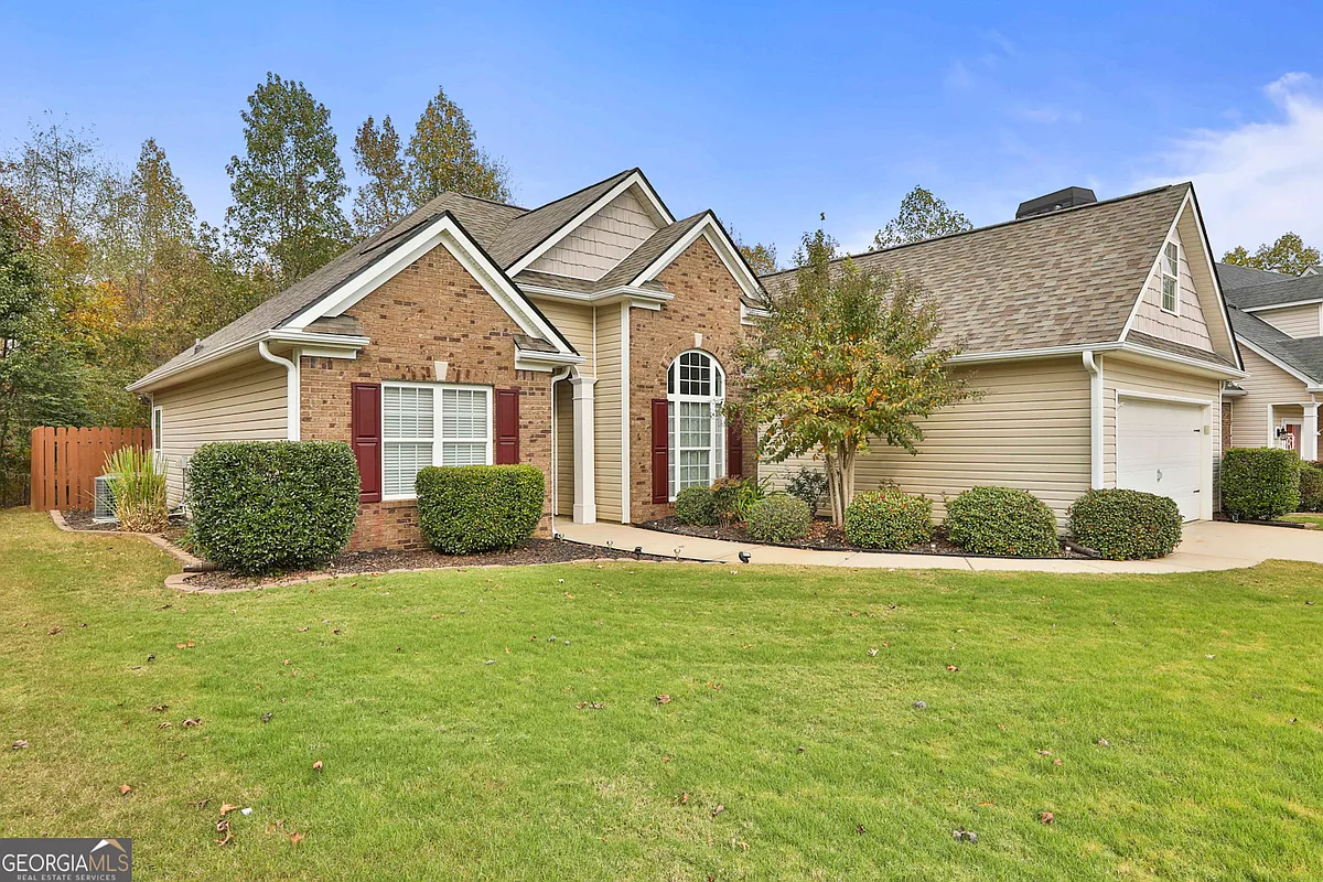 Building Photo - 227 Village Park Dr