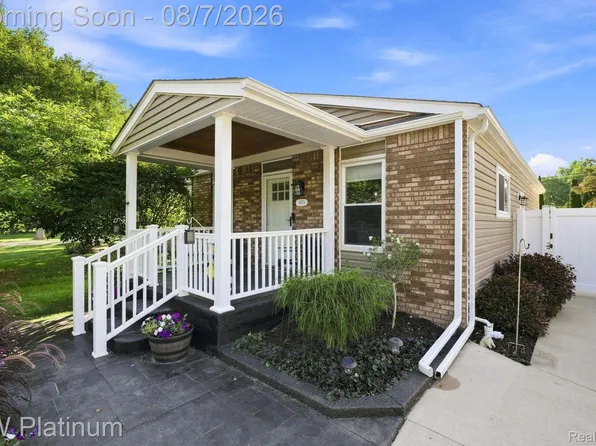 36776 Jefferson Ave, Harrison Township, MI 48045