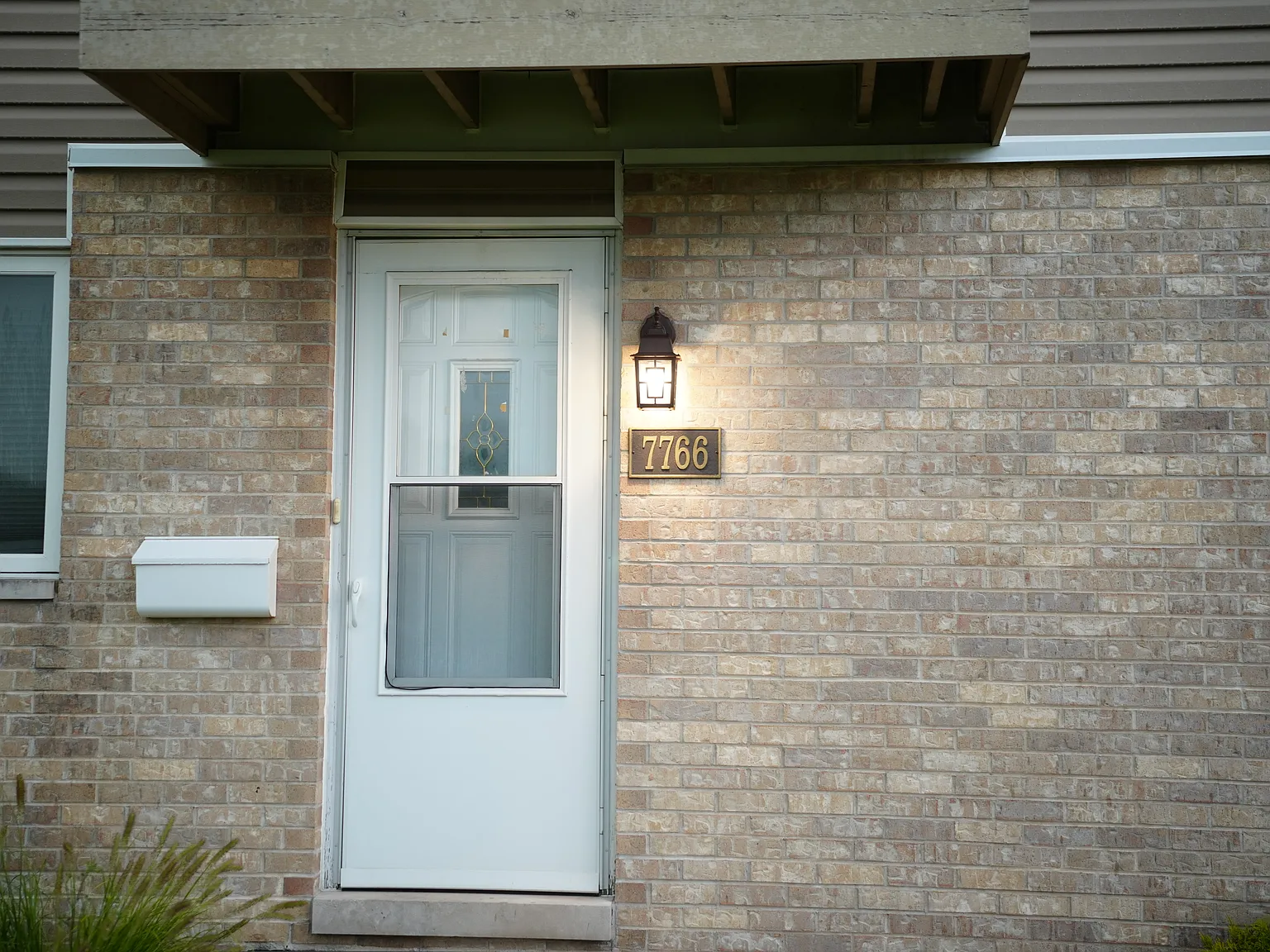 2 bed, 975 sqft, $1,800 — Photo 2
