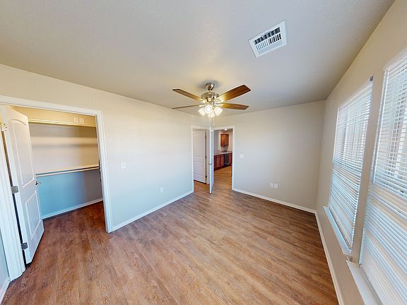 Primary Bedroom w/ En Suite Bathroom