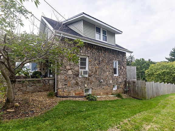 3rd image of 3302 Graham Ave