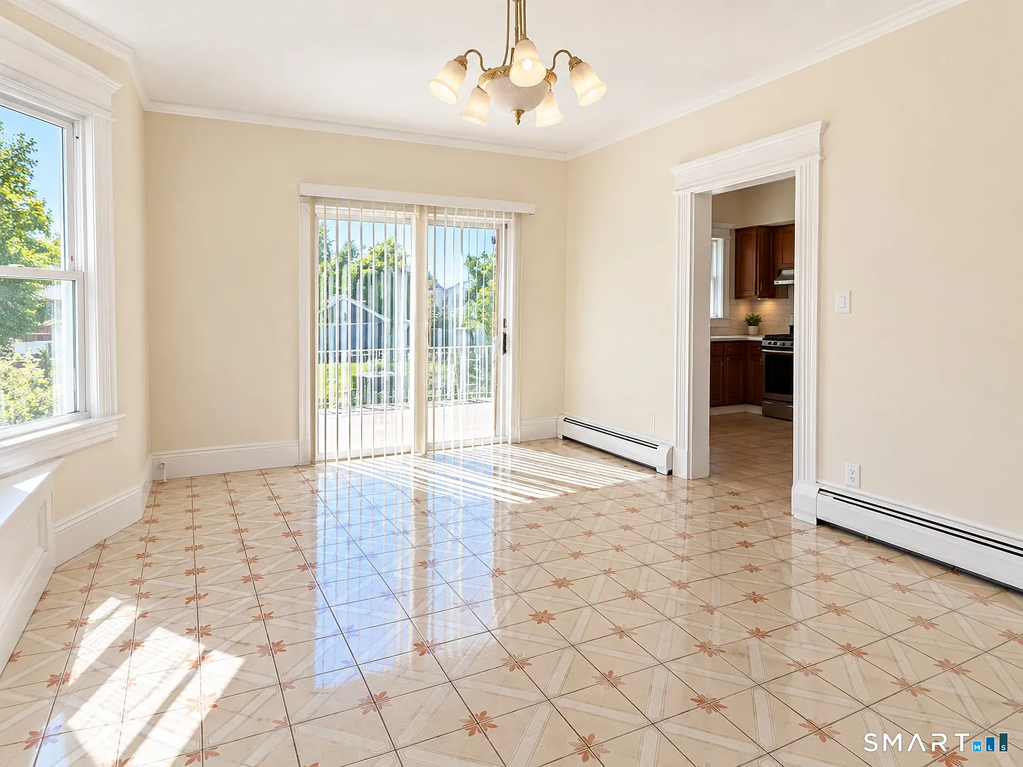3 bed, 2.0 bath, 700 sqft, $2,000 — Photo 2