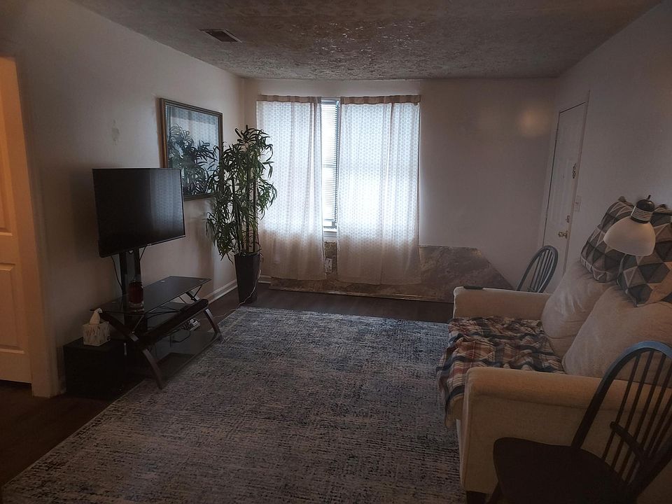 1st image of 244 Walnut Crest Dr #2