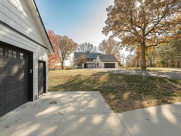 3rd image of 26555 Redwing Ave