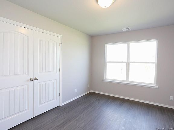 4th image of 8669 S 256th E Pl