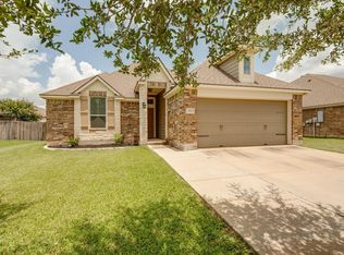 7418 Masters Dr, Navasota, TX 77868