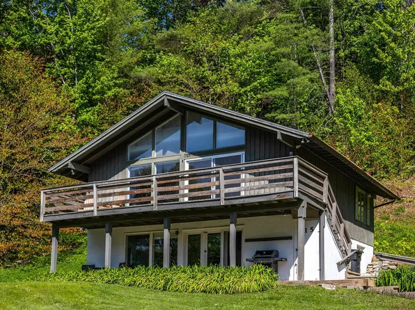 15 Stratton View Road, Winhall, VT 05340