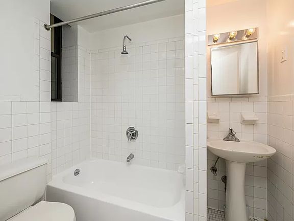4th image of 941 Jerome Ave APT 9A