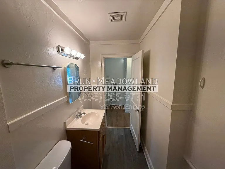2620 Woodbine Ave — Photo 13