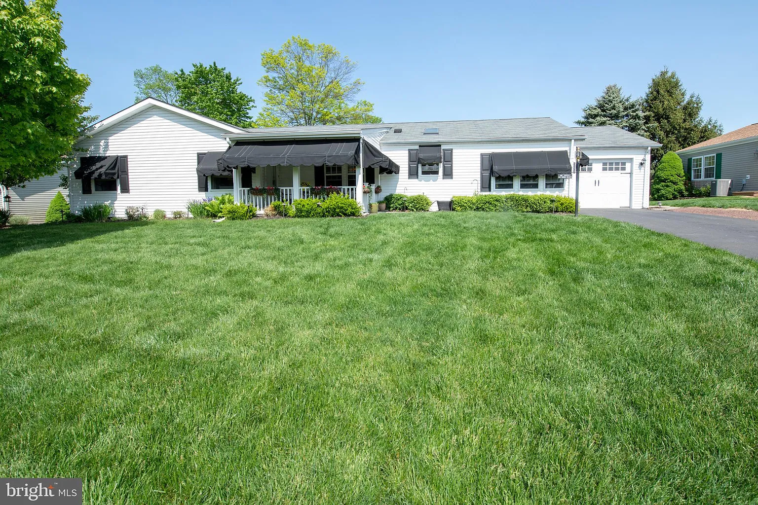 593 Spring Meadow Cir photo 1