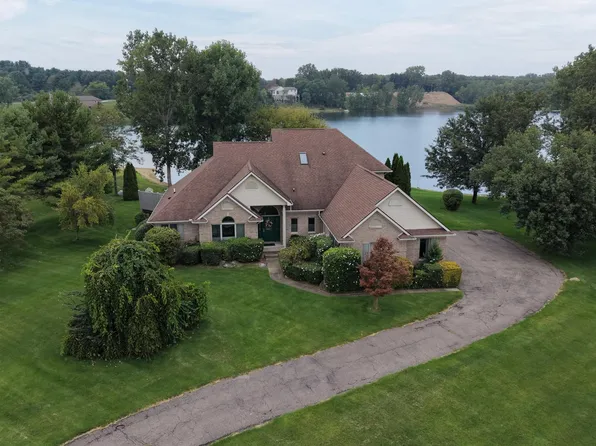 9216 Mirage Lake Dr, Milan, MI 48160