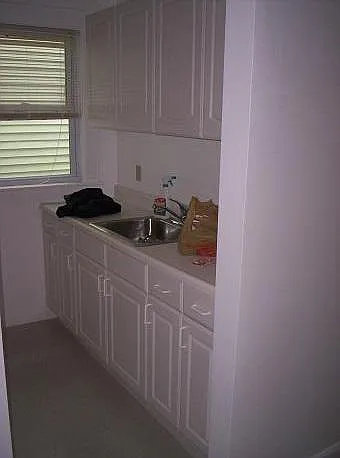 1085 Middlesex St — Photo 4