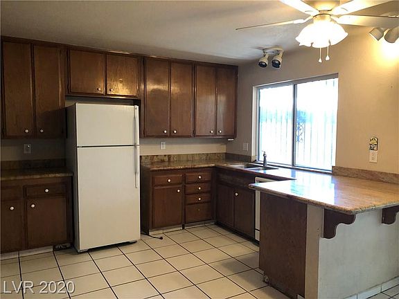 4th image of 579 Greenbriar Townhouse Way