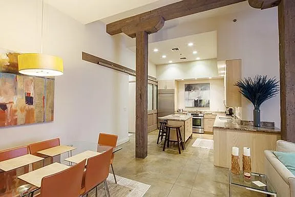 Building Photo - 1470 Urania St #A