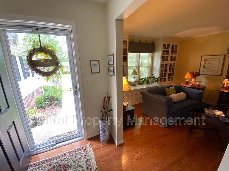 4724 Coach Hill Dr — Photo 8