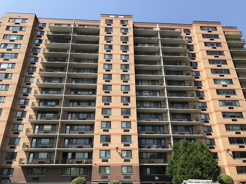 1st image of 60 Parkway Dr E APT 1J