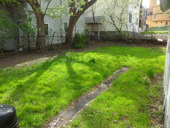 5th image of 303 Squires Ave